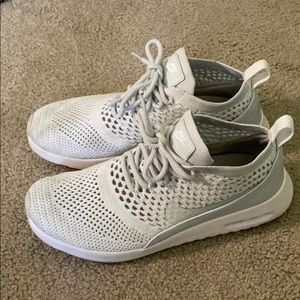 Women’s Nike shoes